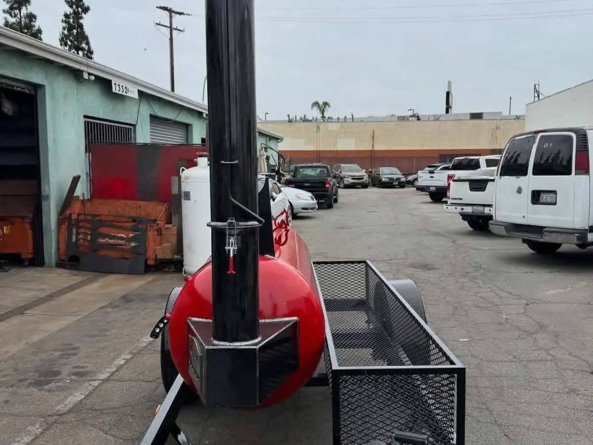 200 Gallon Offset Smoker Trailer - Image 3