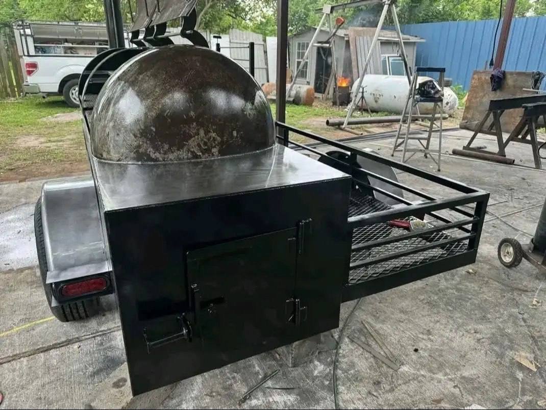 250-Gallon Offset Smoker with Santa Maria Grill - Image 4