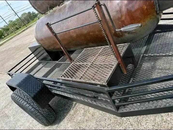 250 Gallon Trailer Smoker with Santa Maria Grill - Image 5